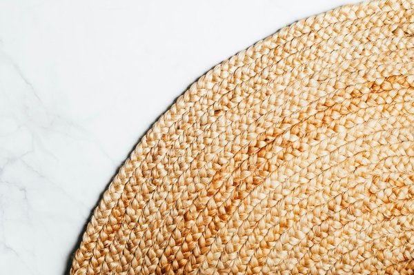 Décorer votre intérieur avec un tapis rond en jute