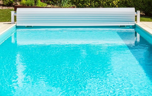 Volet hors sol pour piscine : un élément avec de nombreux atouts