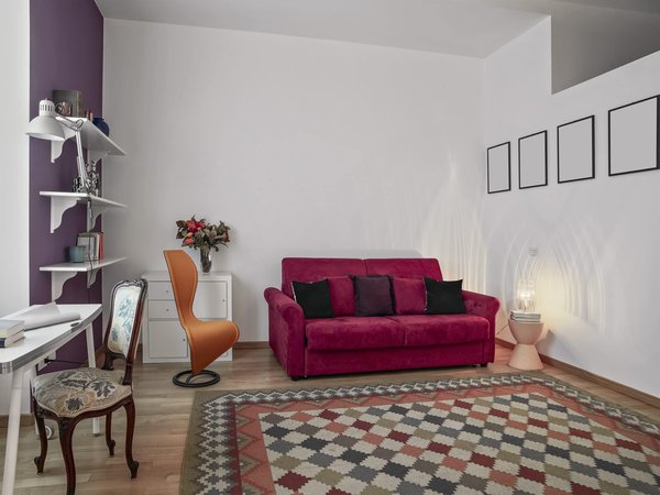 Conseils pour décorer son salon avec un canapé rouge