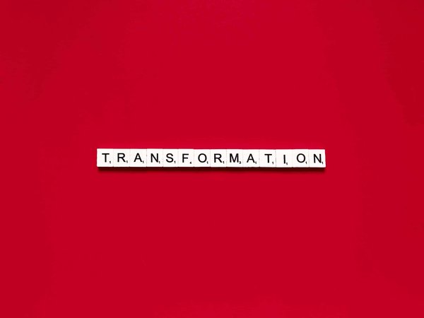 Quelles sont les étapes pour transformer un balcon en jardin d'hiver avec un système de chauffage écologique ?