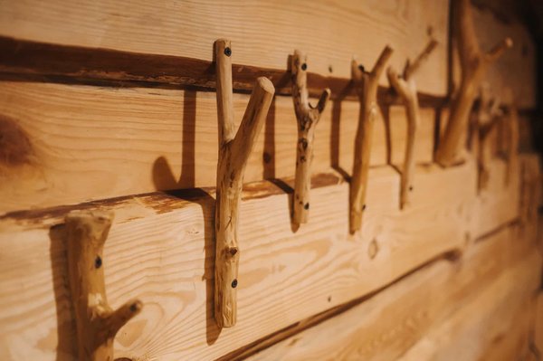 Patère bois : décorative et pratique